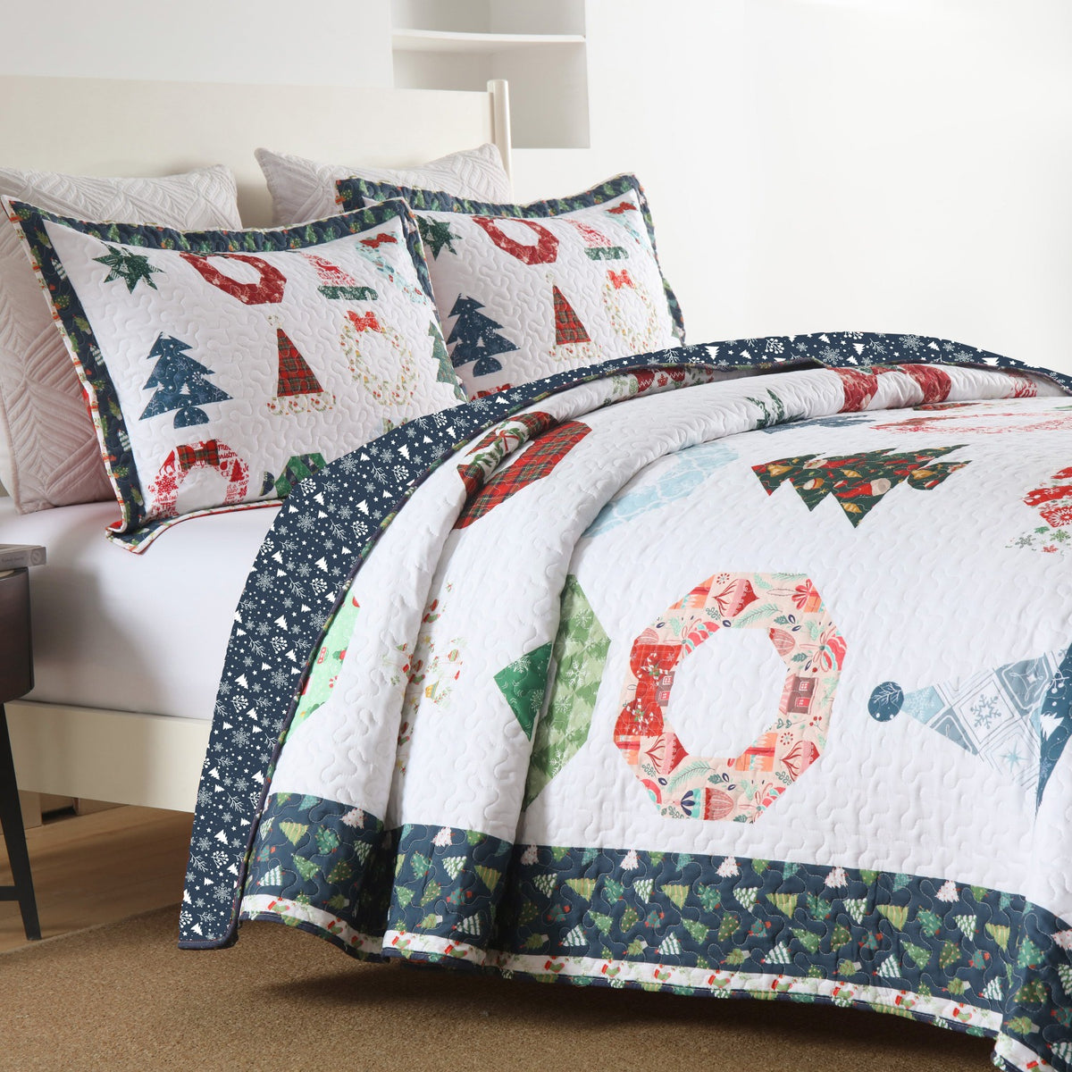3 PCS Winter Christmas Quilt Bedspread Set - Holiday Bedding Set with Festive Christmas Patterns Including Trees, Wreaths & Candies, Soft Polyester Quilt for Bedroom Decor, Multi - Use As Bed Coverlet\u002FAC Quilt\u002FSofa Blanket, Ideal for Christmas S