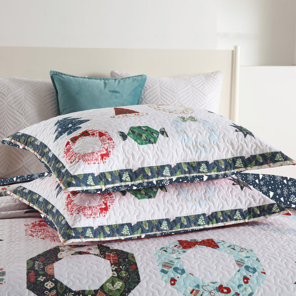 3 PCS Winter Christmas Quilt Bedspread Set - Holiday Bedding Set with Festive Christmas Patterns Including Trees, Wreaths & Candies, Soft Polyester Quilt for Bedroom Decor, Multi - Use As Bed Coverlet\u002FAC Quilt\u002FSofa Blanket, Ideal for Christmas S