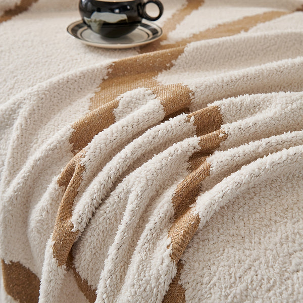 One Piece of Thickened Polar Velvet Sofa Towel, Suitable for All Seasons, Pet Friendly, Anti-Cat Scratch, Dust Protection, Cushion Cover, Can Be Used as Office Resting Blanket, Nap Blanket, Shawl, Suitable for Kitchen and Living Room Sofa Cover